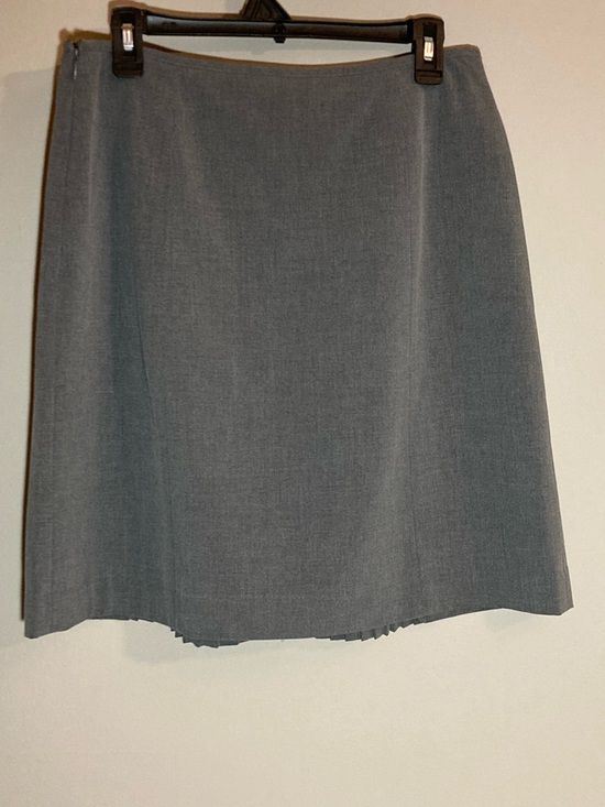Worthington Gray Pleated A-Line Skirt Lined Side Zip Sz 10 - Picture 2 of 6